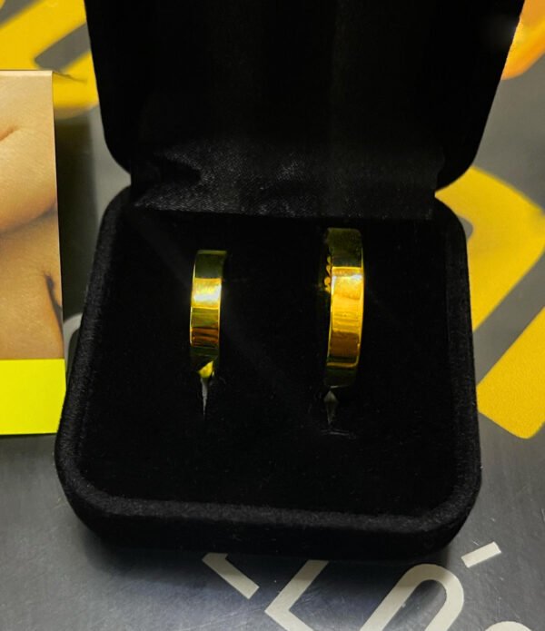 Par de alianças 4MM Tradicional Reta Lisa Ouro 18K - Image 3