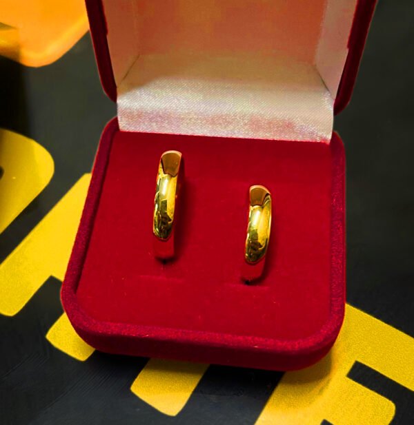 Par de alianças 4MM Tradicional Abaulada Pneuzinho Ouro 18K