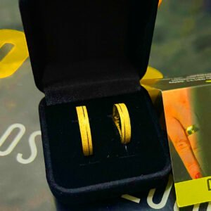 Par de alianças 4MM Reta Diamantada c/ Friso Lateral Ouro 18K