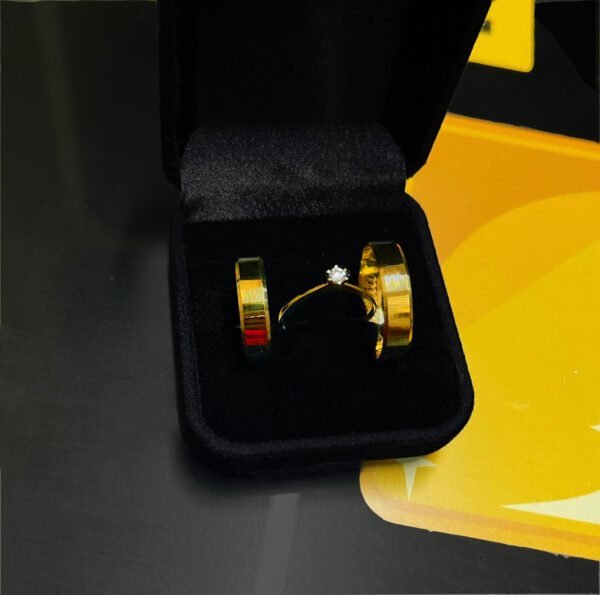 Par de alianças 5MM Modelo Reta c/ Bordas Quinadas Ouro 18K - Image 3