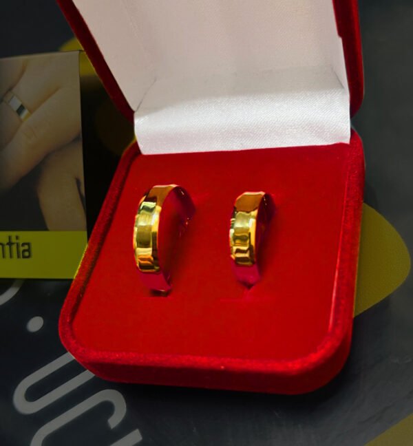 Par de alianças 5MM Modelo Reta Chanfrada Ouro 18K - Image 2