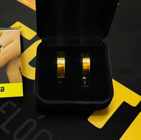Par de alianças 5MM Modelo Reta lisa Ouro 18K