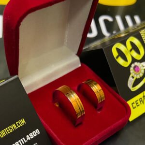 Par de alianças 6MM Modelo Reta c/ 2 Frisos lateral Ouro 18K