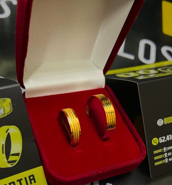 Par de alianças 5MM Modelo Reta Inteiramente Frisada segunda aliança diamantada Ouro 18K