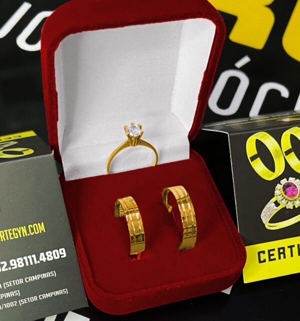 Par de alianças 5MM Modelo Reta c/ Friso em cada lateral Ouro 18K