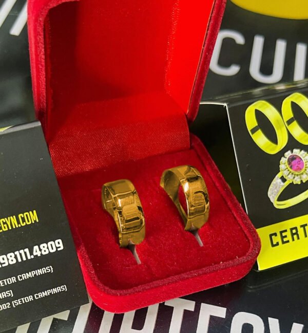Par de alianças 7MM Modelo Reta Chanfrada Ouro 18K