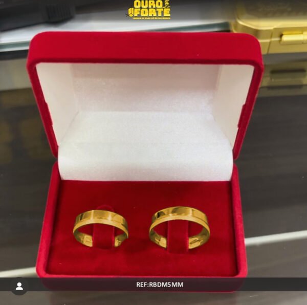 Par de alianças 5MM Modelo Reta c/ bordas diamantadas Ouro 18K