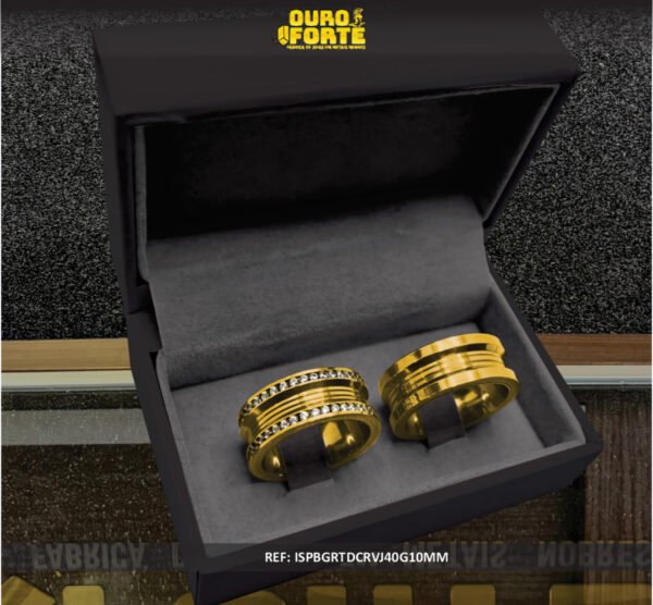 Par de alianças 10MM Modelo Reta Toda Frisada com Bordas altas e pedras na segunda aliança Ouro 18K