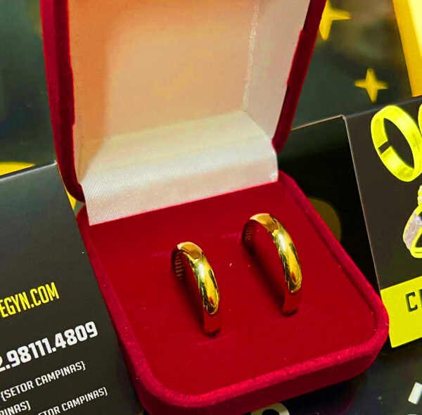 Par de alianças 4MM Tradicional Abaulada Ouro 18K