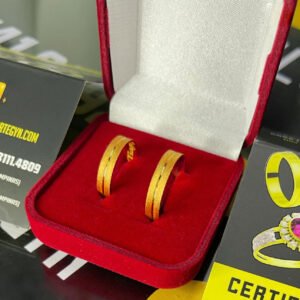 Par de alianças 4MM Reta Diamantada c/ Friso Central Ouro 18K