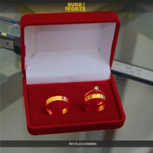 Par de alianças 4MM Reta c/ Friso lateral Ouro 18K
