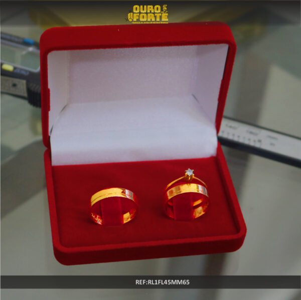Par de alianças 4MM Reta c/ Friso lateral Ouro 18K