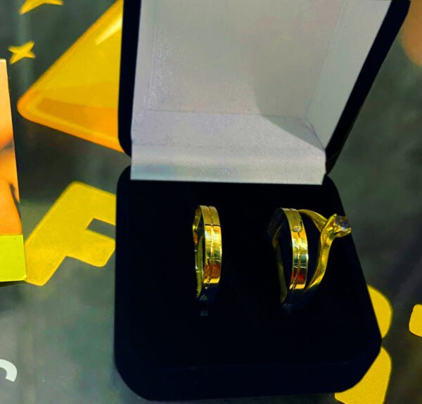 Par de alianças 3MM Reta c/ Friso Diagonal Ouro 18K