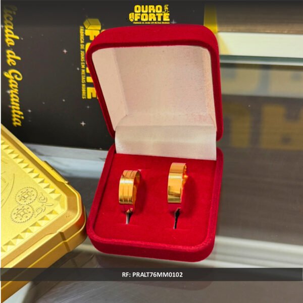 Par de alianças 6MM Modelo Reta Lisa c/ Segunda Aliança com Frisos central Ouro 18K
