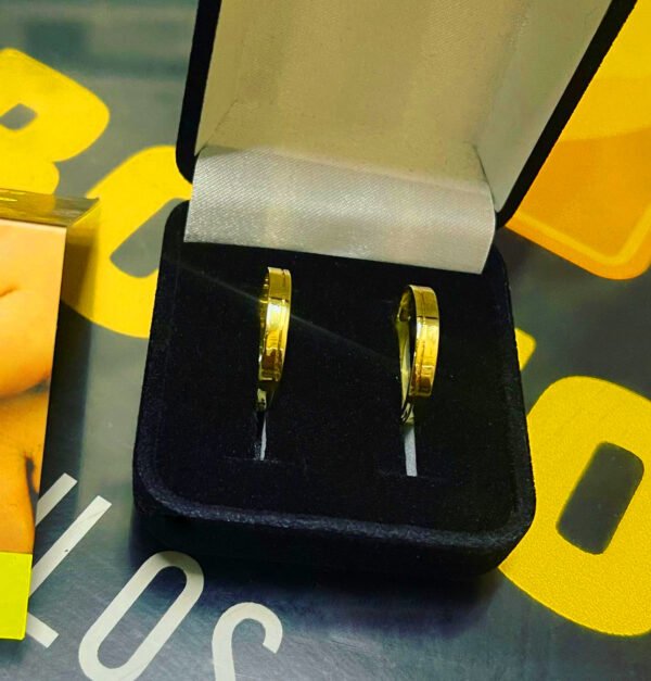 Par de alianças 3MM Reta c/ Friso Lateral Ouro 18K