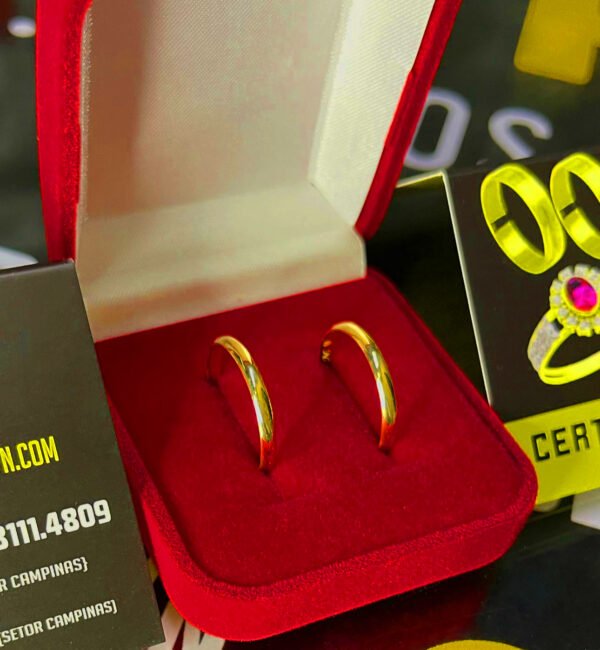 Par de alianças 2MM Tradicional Abaulada Ouro 18K