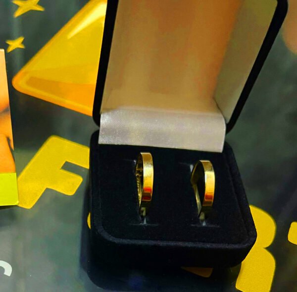 Par de alianças 3MM Tradicional Reta Lisa Ouro 18K - Image 2